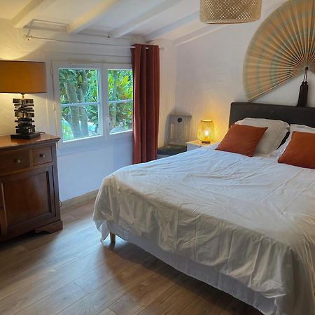 La Borreliane Bed & Breakfast Hyeres Bagian luar foto