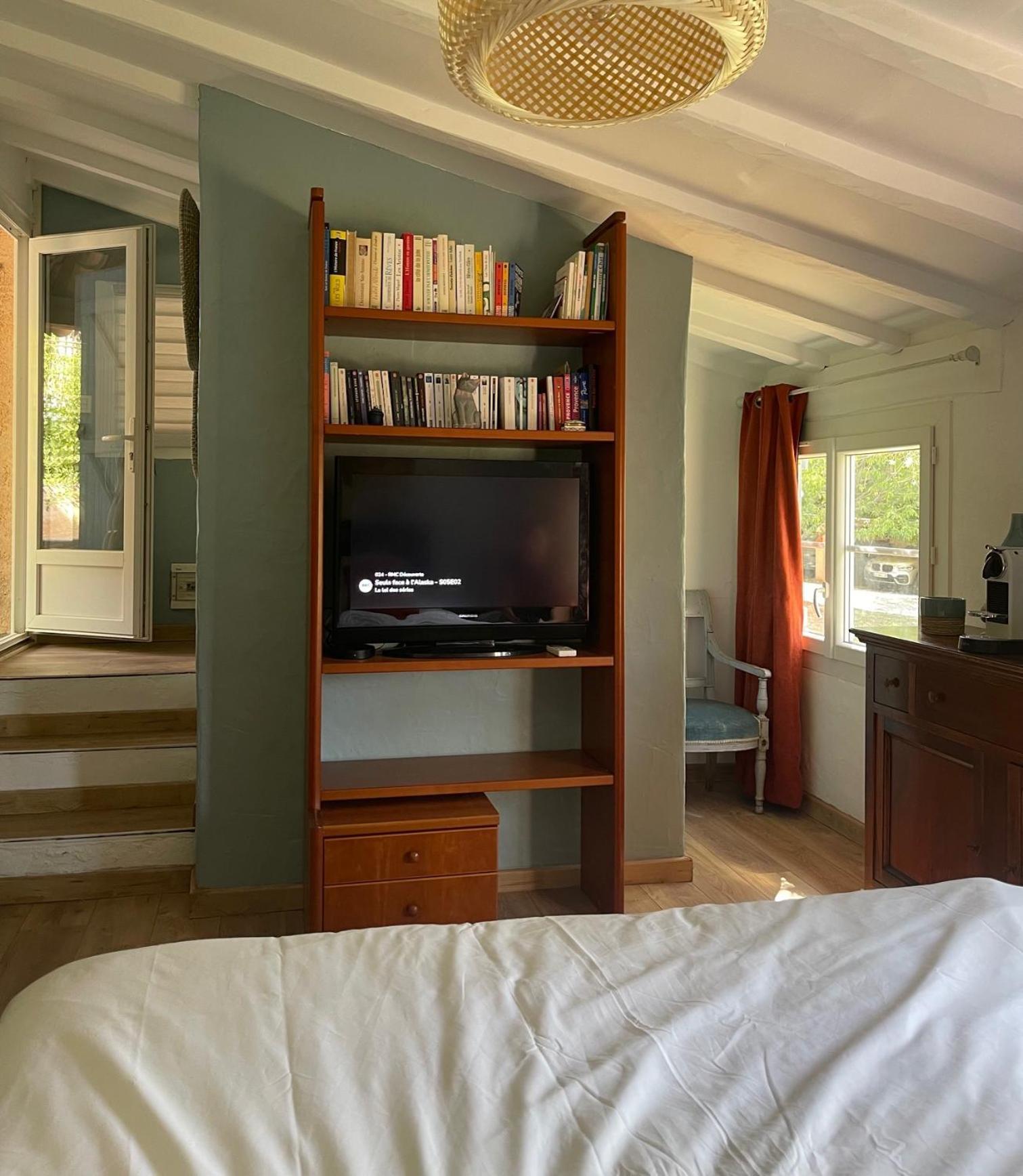 La Borreliane Bed & Breakfast Hyeres Bagian luar foto