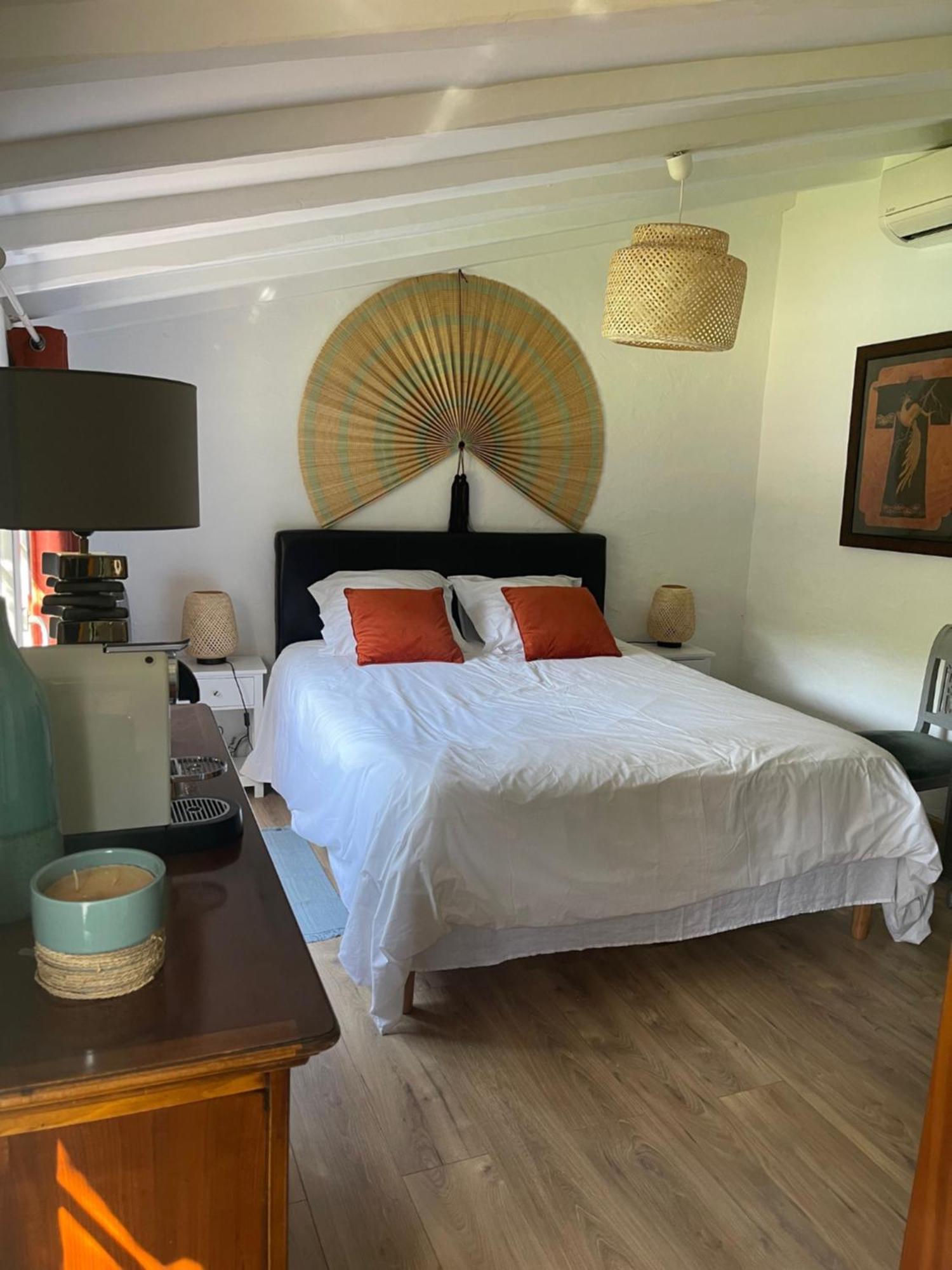 La Borreliane Bed & Breakfast Hyeres Bagian luar foto